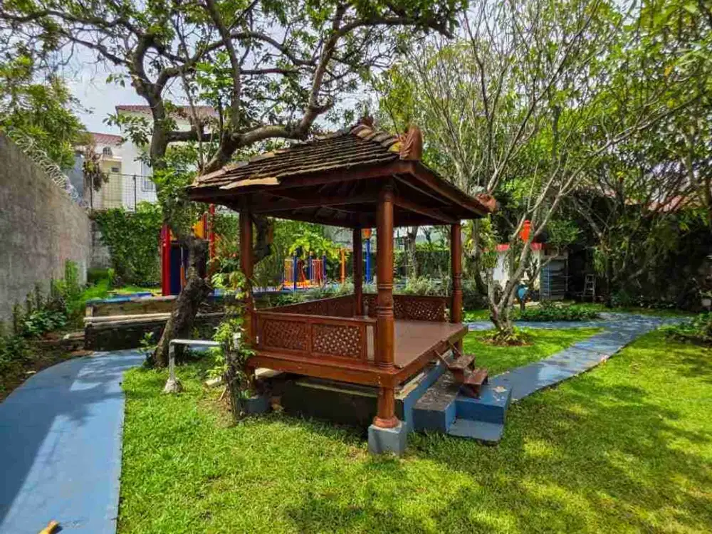 Rumah lama Dan tempat bermain dijual di Kemang Timur Raya Startegis, komersil