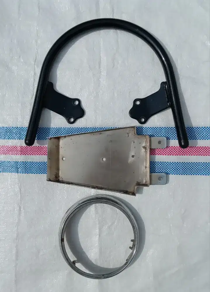 Behel Honda Scoopy dan dudukan aki