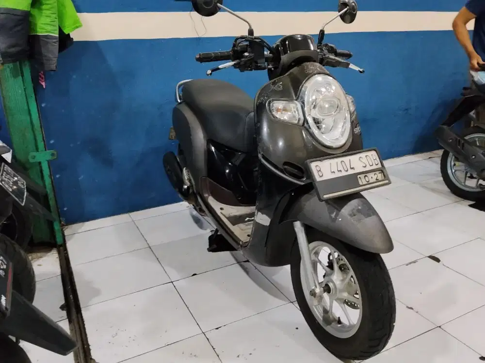 (dijual cepat) Honda Scoopy stylish 2017 siap pakai surat lengkap