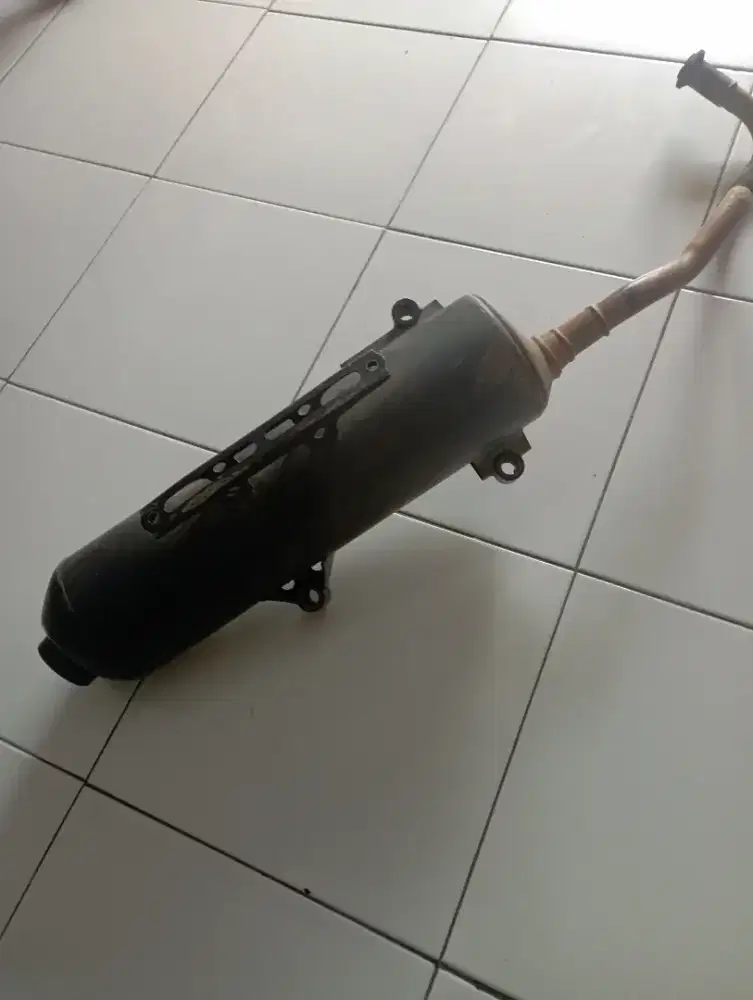 Knalpot standar Vario 125 old
