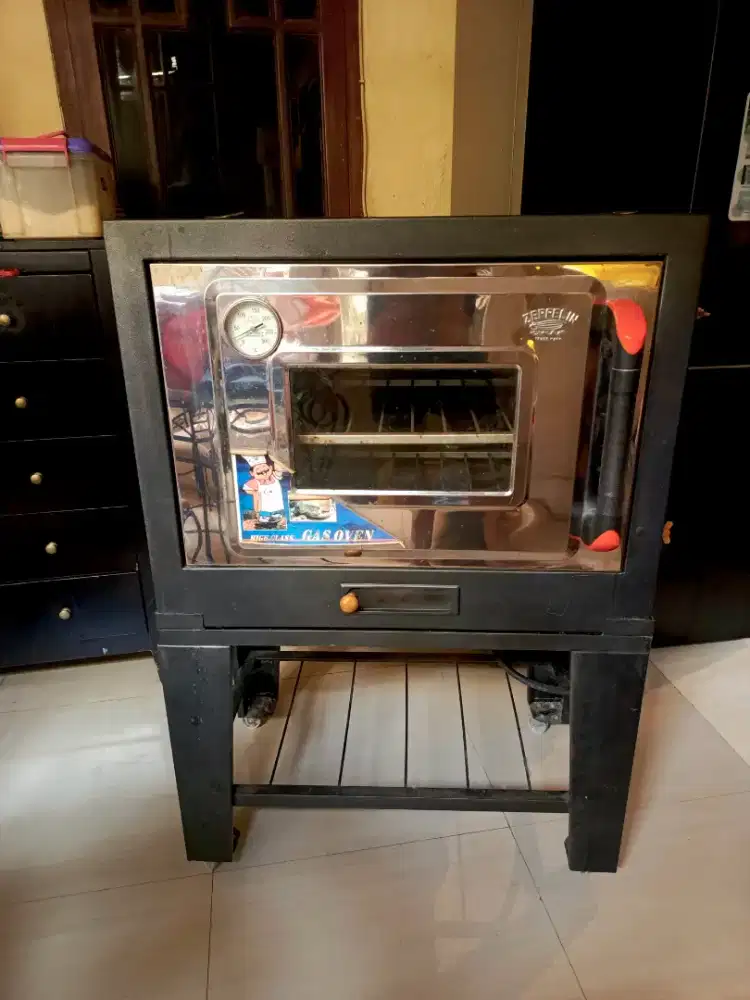 Oven Gas Zeppelin seperti baru