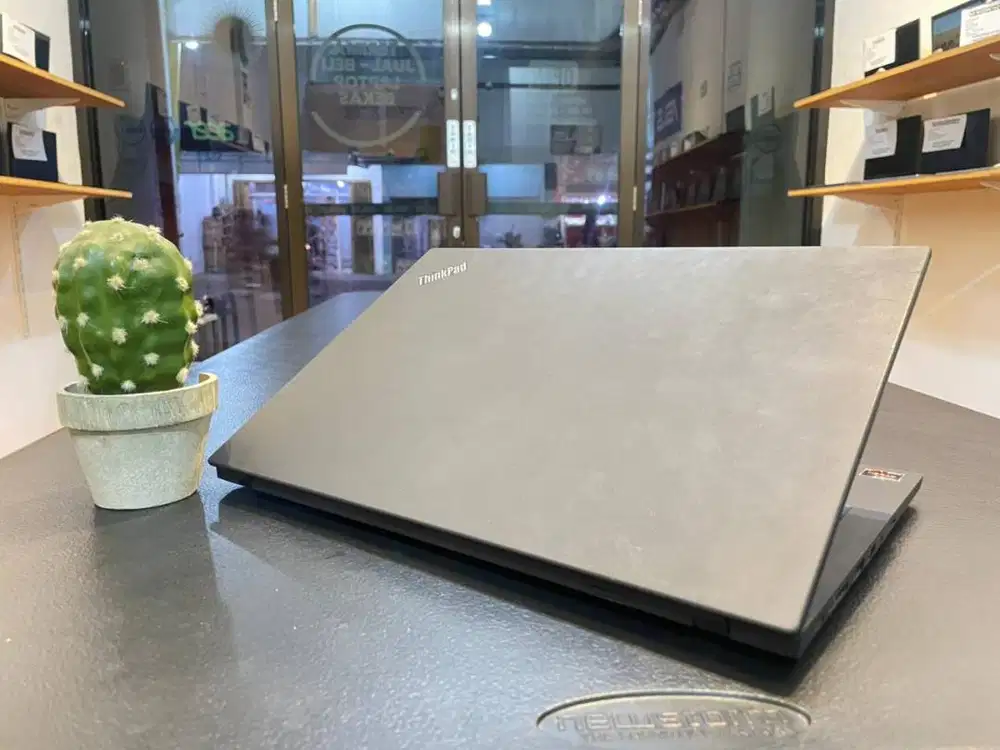 LAPTOP LENOVO THINKPAD T14 // RYZEN 7 PRO // 16GB