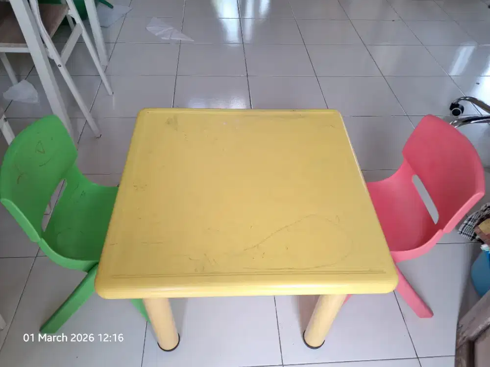 Meja dan Kursi Anak Merek Atria Furniture