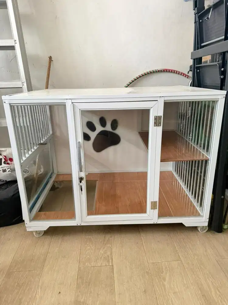 Jual kandang kucing mulus seperti baru full kaca