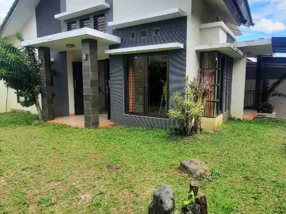 Dijual Cepat Rumah Hook, Asri, Halaman Luas dan Siap Huni dlm Cluster di BNR