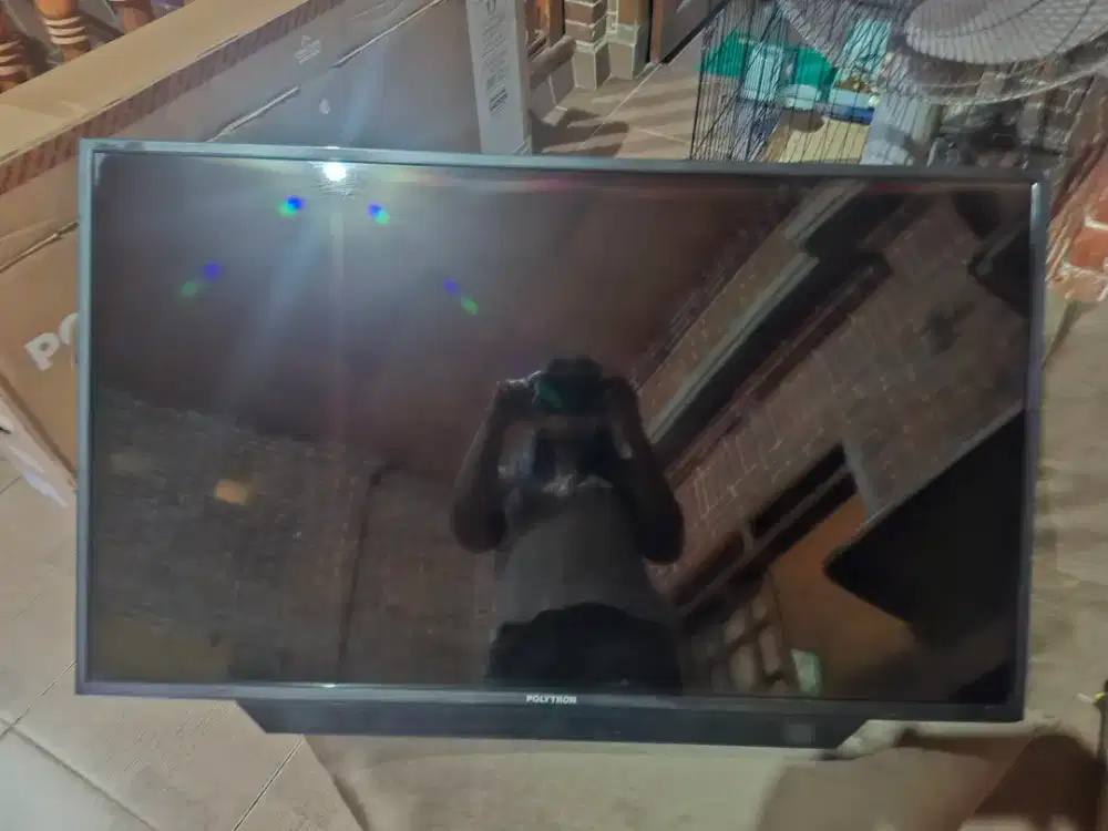 DIJUAL TV POLYTRON 43 INCH DAN SUBWOOFER SOUNDBAR