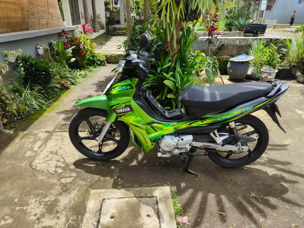 Jupiter z burung hantu 2009 warna hijau