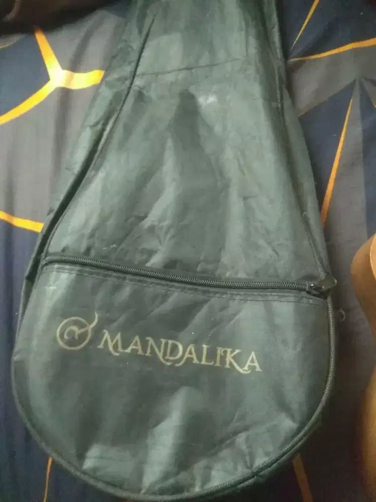 Gitar ukulele mandalika