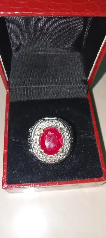 Batu ruby merah fanta