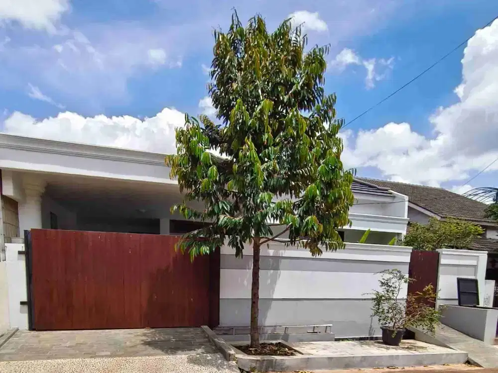 Dijual Rumah Mewah dengan harga 3,5M , Akses mudah bebas banjir