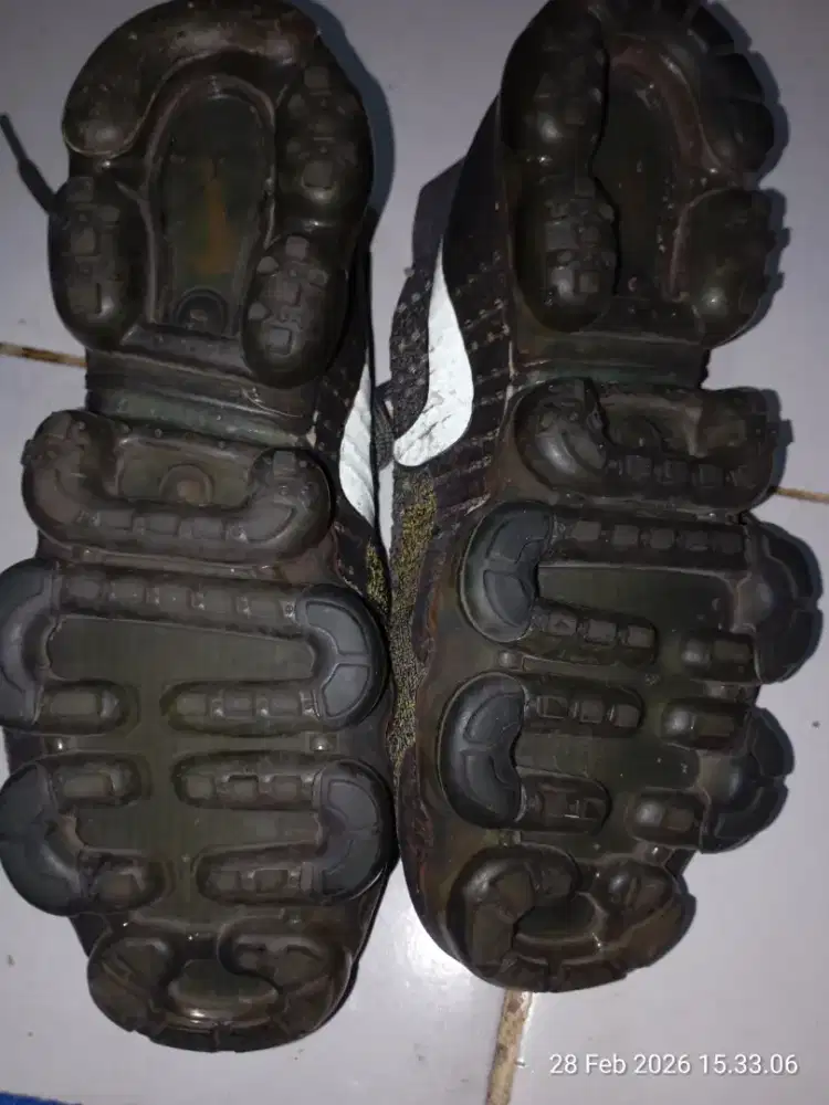 Sepatu second murah meria