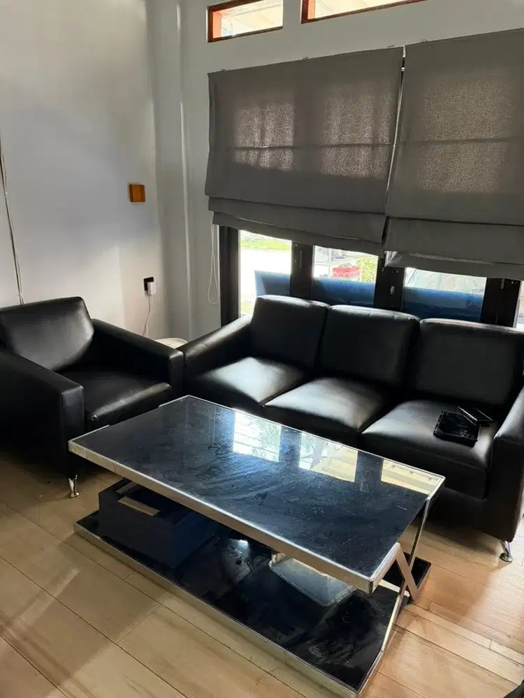 Dijual satu set sofa dan meja 3+1