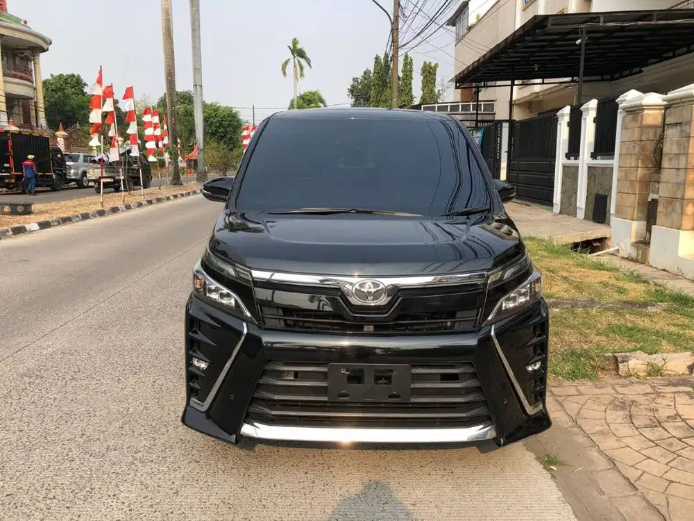 Toyota Voxy 2019 Hitam