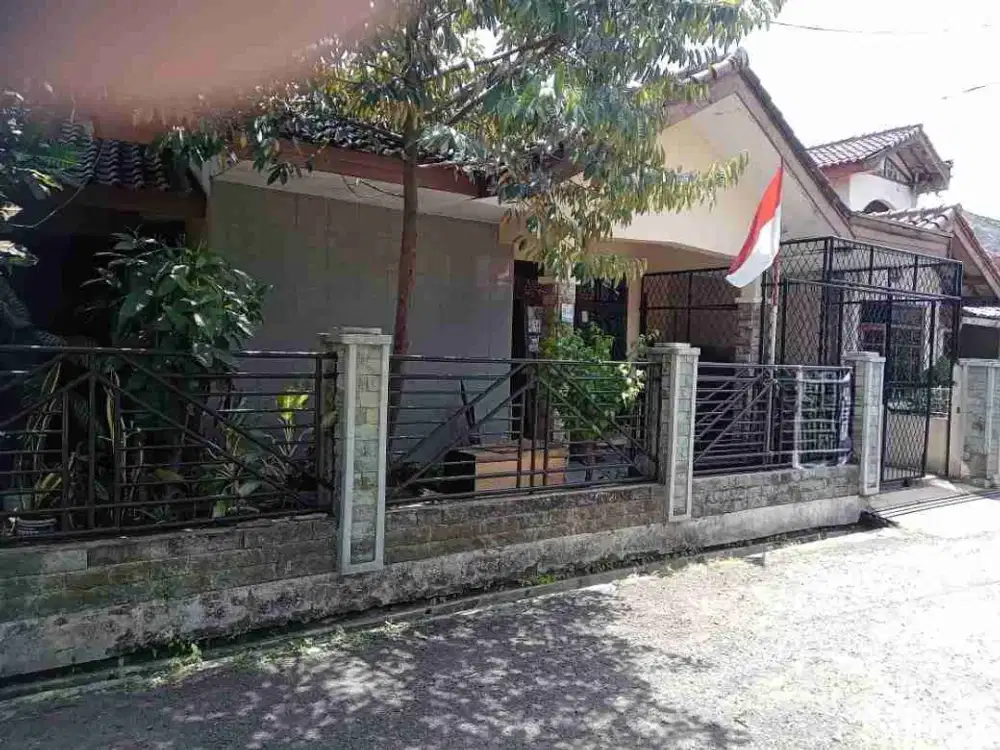 MURAH Di jual Rumah siap huni terawat di komplek ciwastra