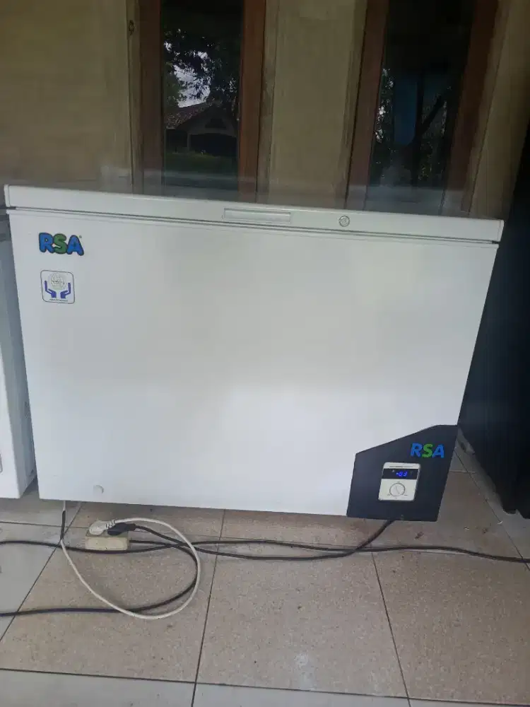 Dijual freezer box  310 liter