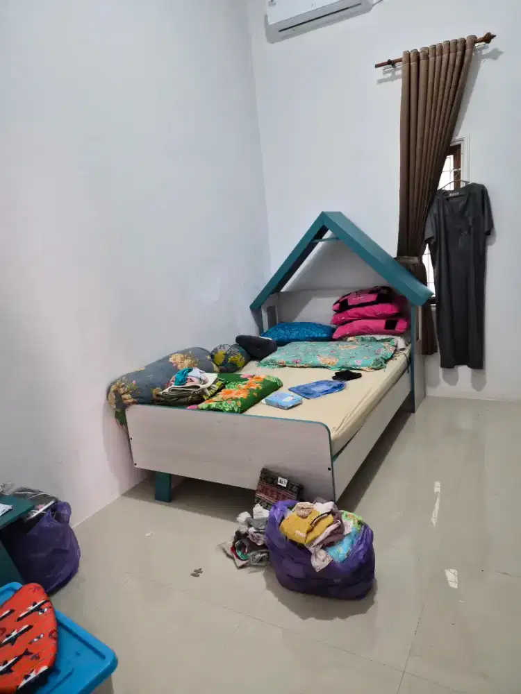 Dijual satu set dipan anak