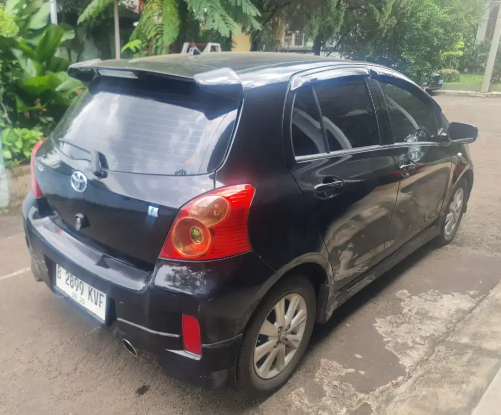 Yaris 1.5 E A/T Facelift 2012 Hitam