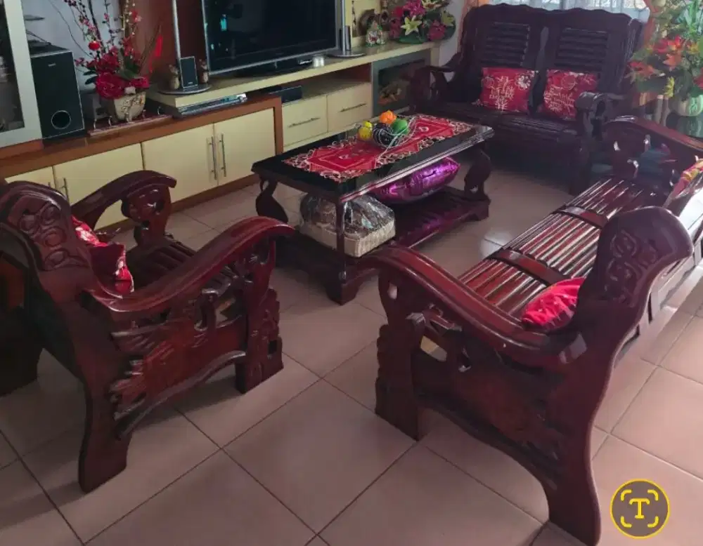 DI JUAL KURSI KAYU TAMU KONDISI SEPERTI BARU TIDAK PAKAI