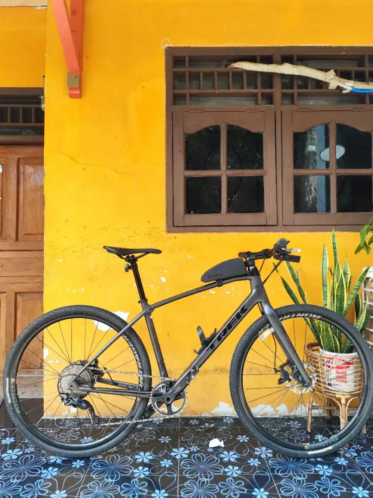 SEPEDA TREK CARBON FX6 GRAVEL HYBRID