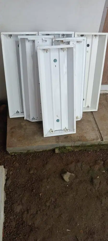 Kap lampu neon 2 x 60