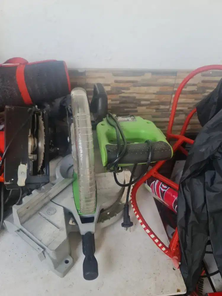 Perlengkalan tukang (mitter saw, gerinda, bor, jig saw, circle, dll)