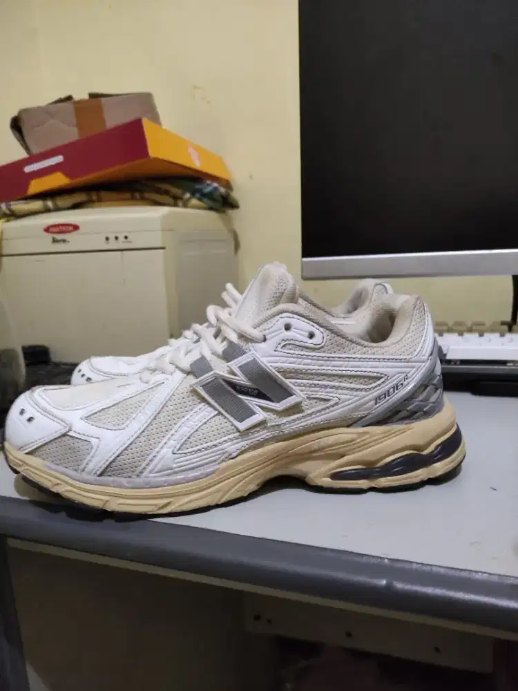 SEPATU NB 1906 R WHITE