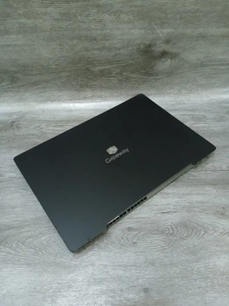 Laptop Gateway Slim Touchscreen Core i7 Gen12 RAM 8GB