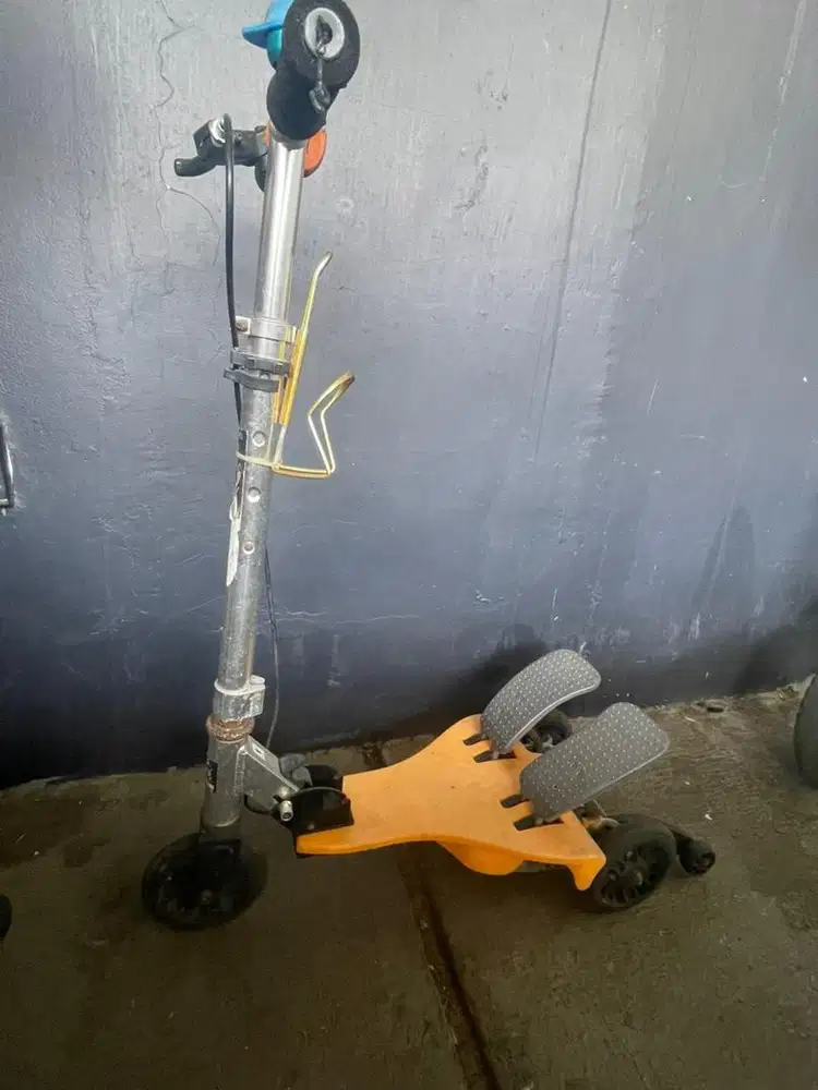 Scooter pedal mainan anak