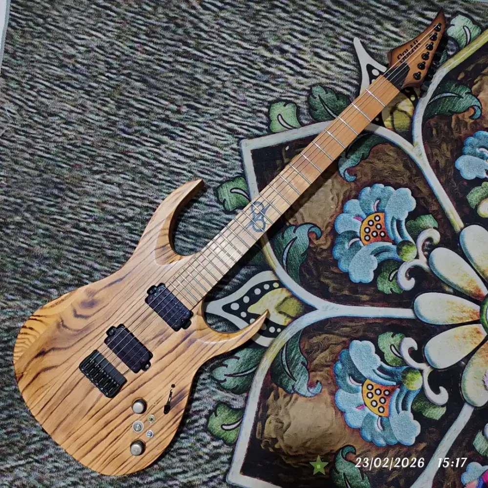 Gitar elektrik Solar