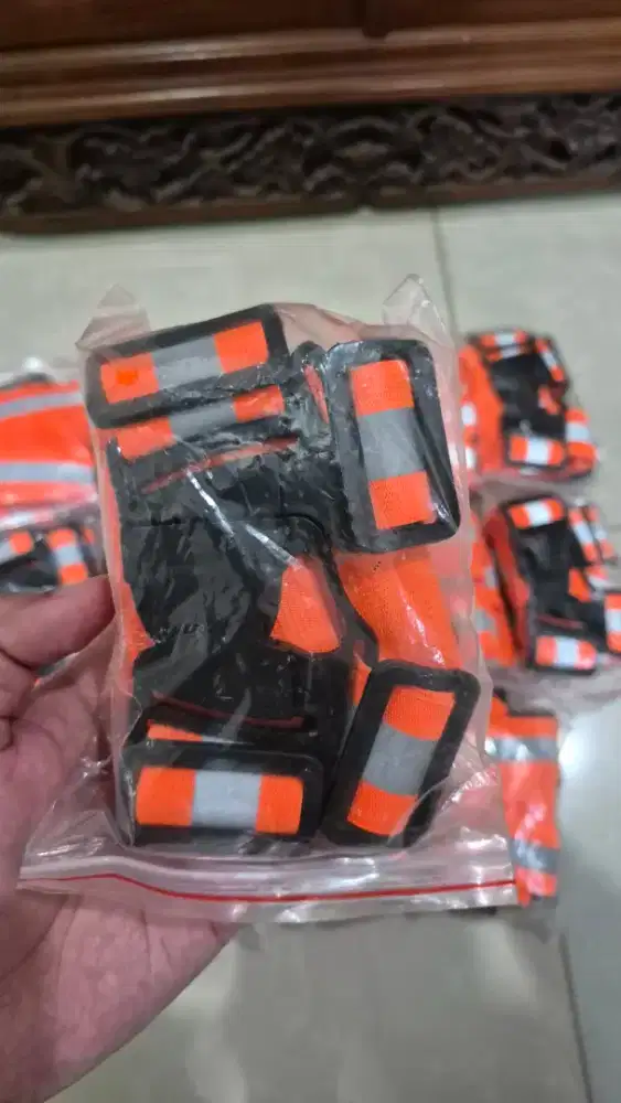 Rompi Proyek Safety Reflector bahan karet elastis model v scotlight