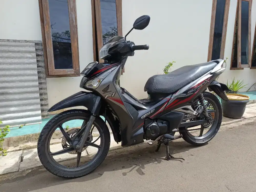 Di jual cepat supra helmin 2013 siap pakai