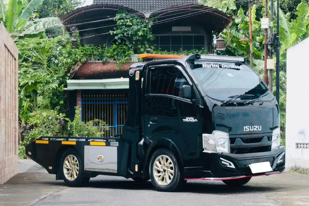 Isuzu traga pickup storing towing harley davidson mantab