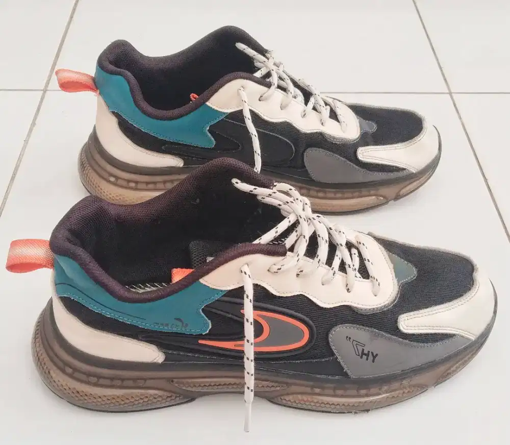 Flash Sale. Sepatu Import Keren.