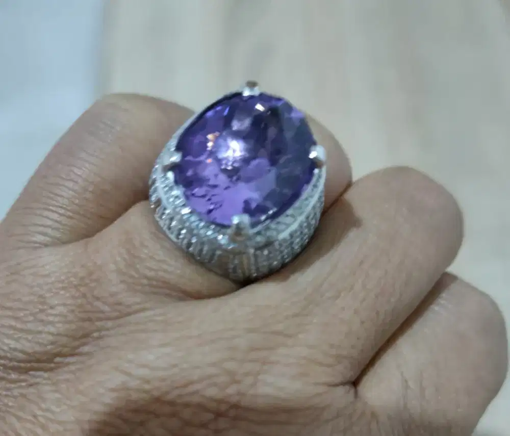 Cincin batu amethyst