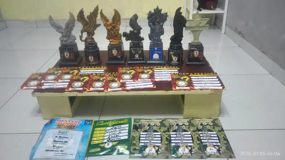 PIALA DAN SERTIFIKAT CUCAK IJO