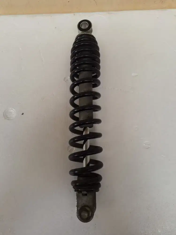 Shock belakang Yamaha Gear 125