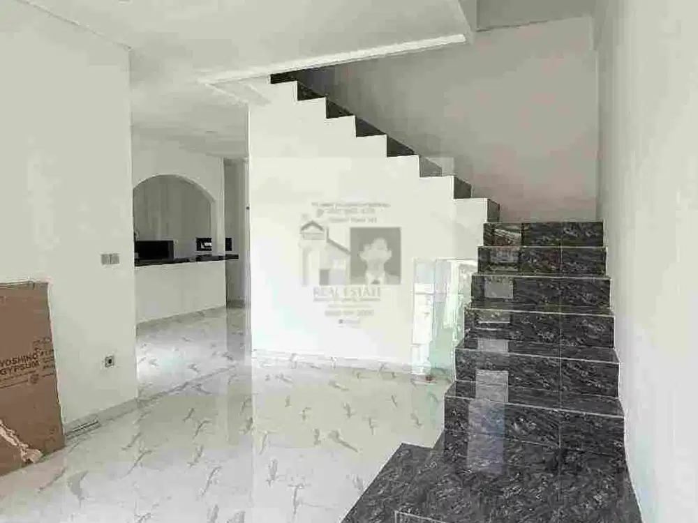 Rumah SHM Siap Huni, hadap Timur dekat Kampus UPI di Setiabudi kota Bandung.