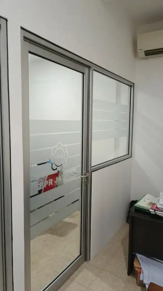 Sticker sunblast kantor stiker buram cuting logo pabrik & pertokoan