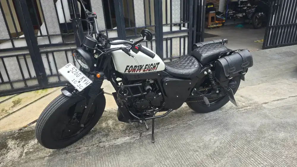 Yamaha Scorpio 2011 Custom Bobber Sportster 48 (White)