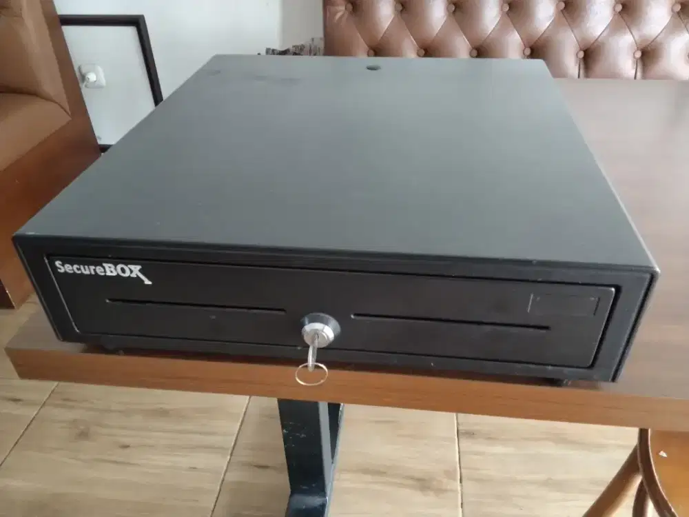 Cashier box  bekas