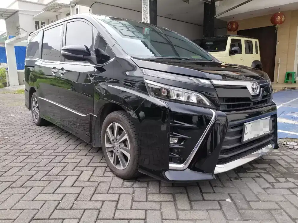 Toyota Voxy 2.0 AT 2019 istimewa