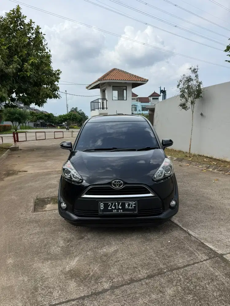 Toyota Sienta V nik 2019 pemakaian 2021 low km