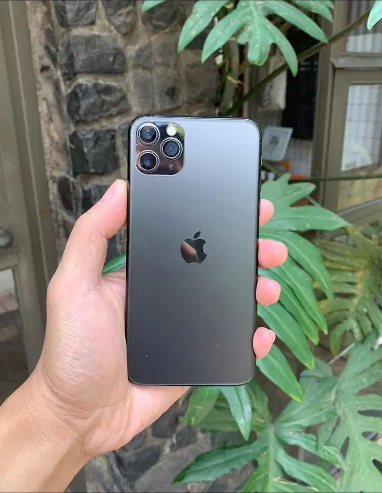 Dijual cepat iPhone 11 Promax 64gb all operator fullset lengkap