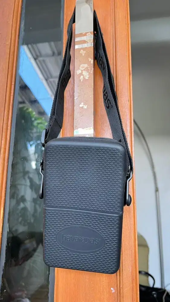 Tas Selempang Kecil Merk (Havaianas)