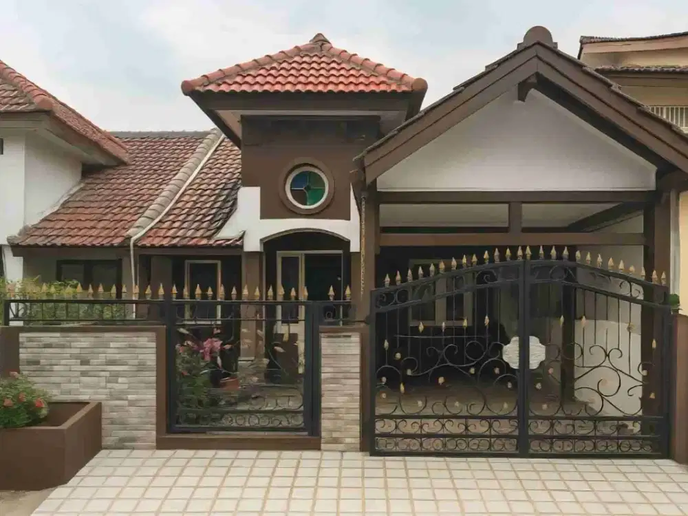 Di Jual Rumah 2 lt, Siap Huni, tidak banjir, selangkah ke Mall Galaxy, Villa Galaxy, Bekasi