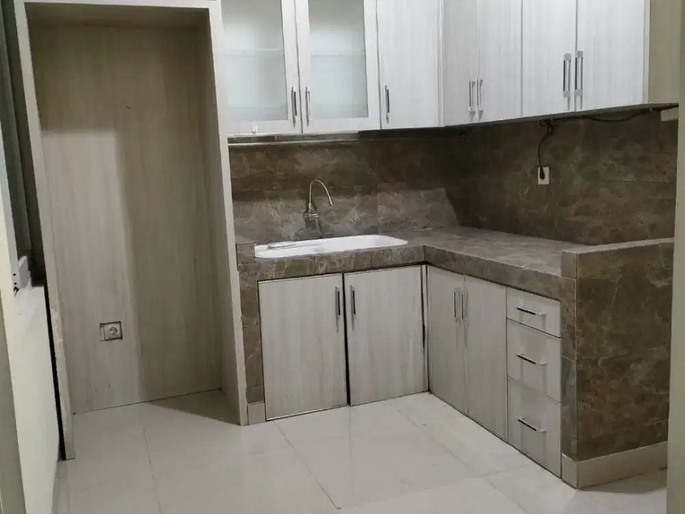 Dijual Rumah Second Cluster Lavaletta 2 Lantai 3 Kamar Tidur Modernland Tangerang Hadap Selatan | RUMAH 2 LANTAI DIJUAL SEMI FURNISHED