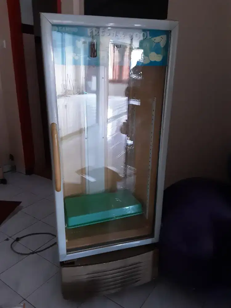 Dijual Showcase murah