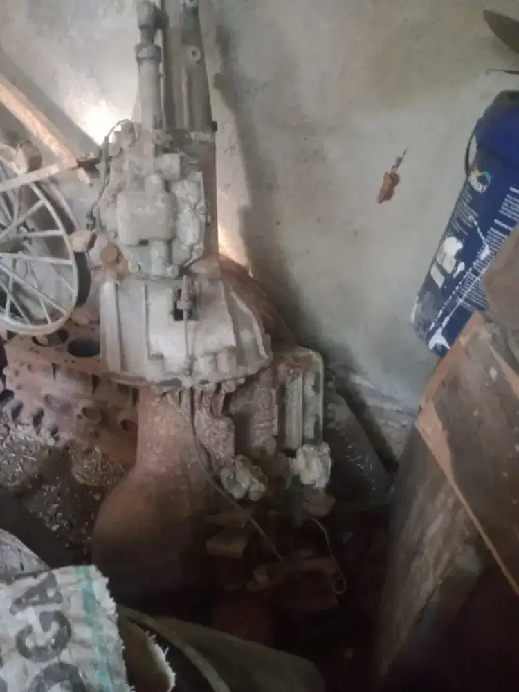 Blok Mesin utuh blom di bongkar bekas mobil kijang super th 89