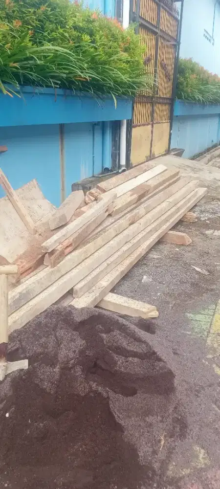 Kayu blandar kuat bekas bongkaran
