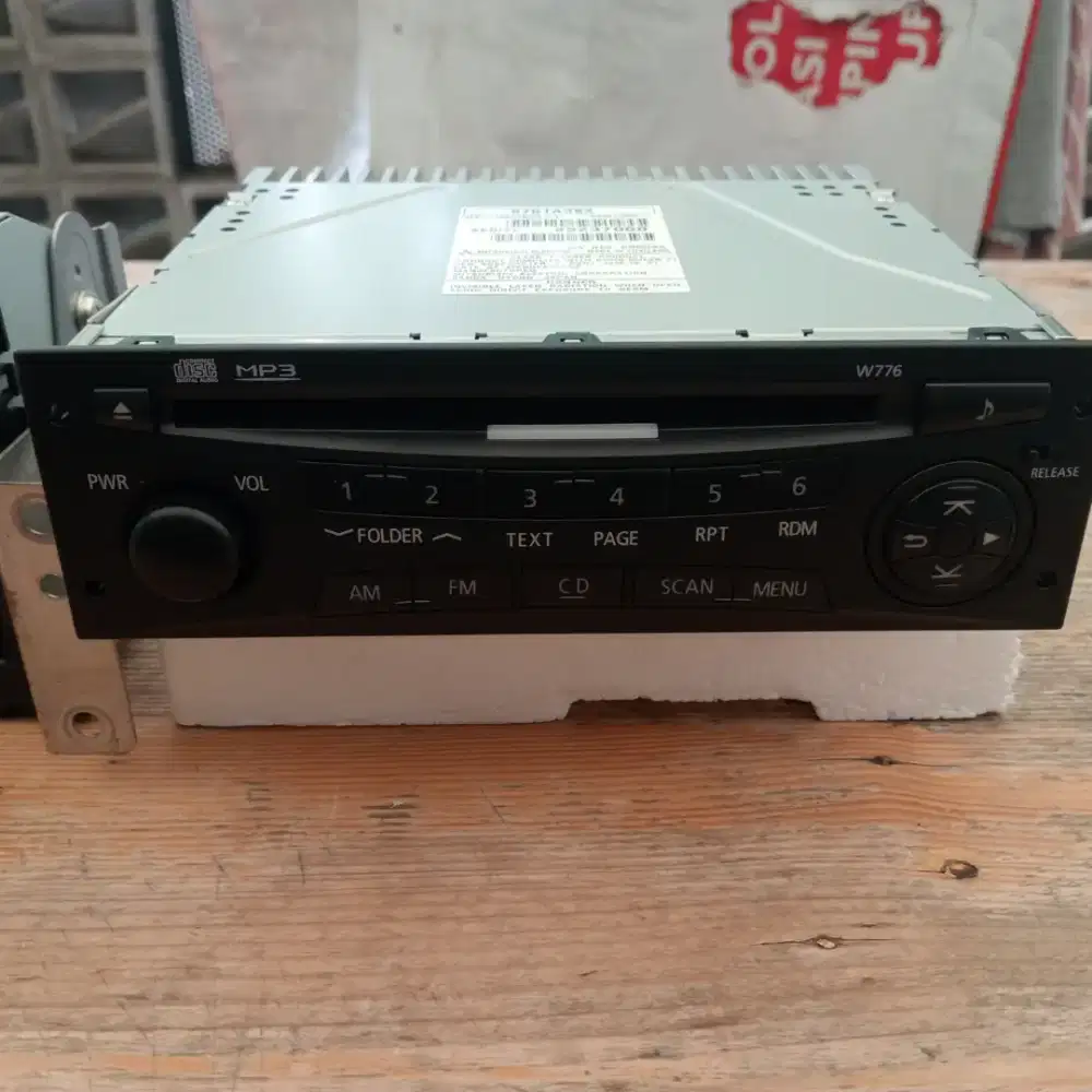 Head unit audio Mitshubishi Panjero 2012